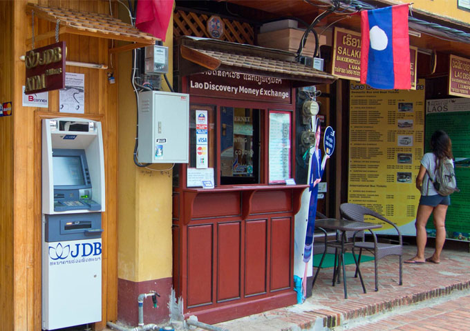 Distributeurs automatiques de billets au Laos (ATM)