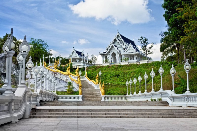 Temple Kaew Grovaram