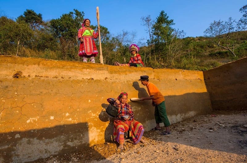 Finition des murs de la maison de trinh tuong