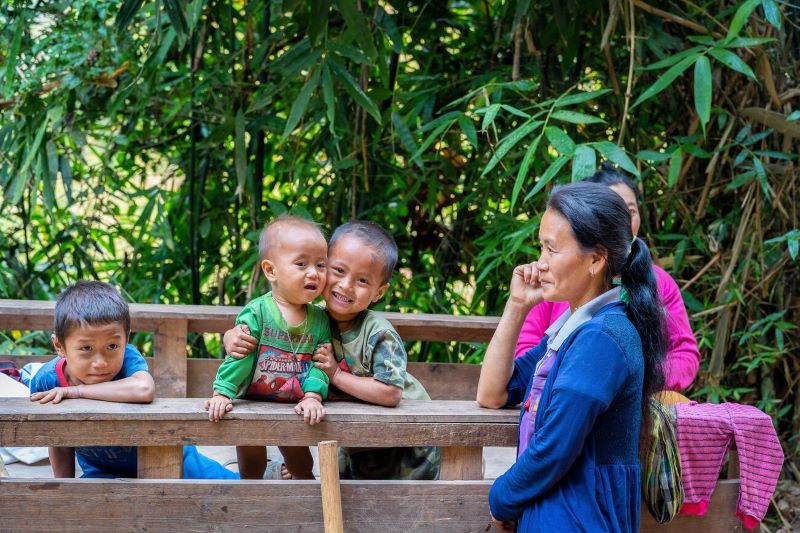 Une famille locale au parc national de Nam Khan