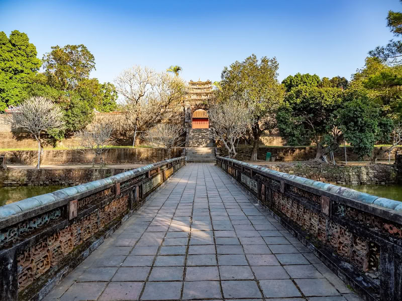Le mausolée de Minh Mang entree