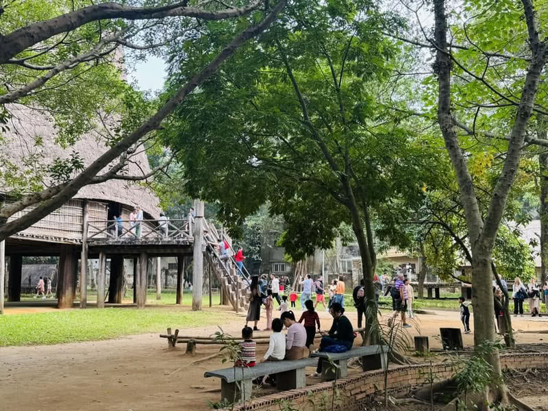 Le musée d'ethnographie du Vietnam ouvre tous les jours de 8 h 30 à 17 h 30, sauf le lundi et pendant le Têt.