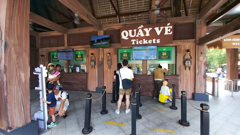 Le billet adulte coûte 950 000 VND (environ 33 €) pour la saison 2026-2027.