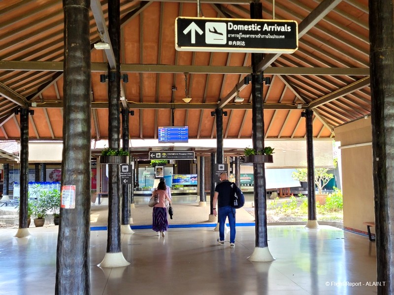 Le Hall de l''Aéroport de Samui : Porte d''Entrée vers le Paradis