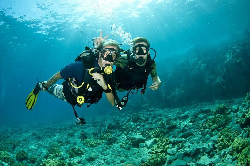 Faire le snorkeling et la plongée sous-marine