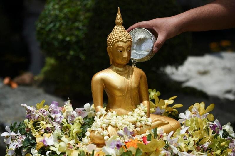 Les rituels religieux lors du Songkran