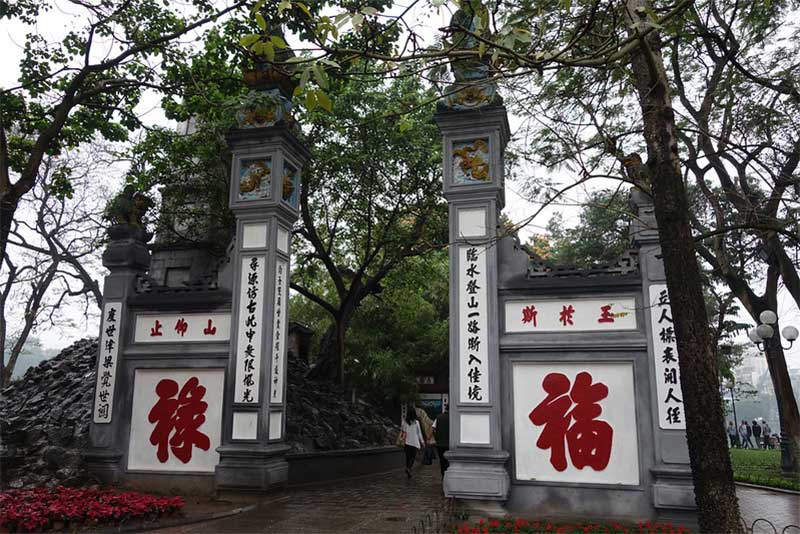 Temple de Ngoc Son Jonathan Hawkins