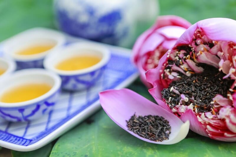 les boissons vietnamiennes (thé au lotus)