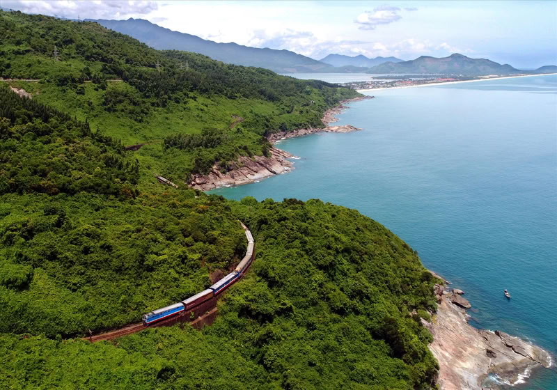 train vietnam
