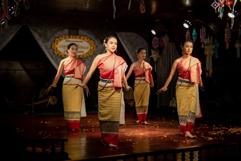 Le spectacle de danse traditionnels de la Thailande