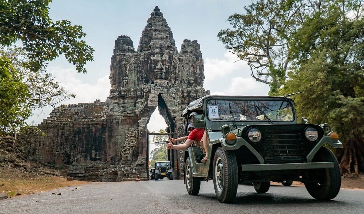  À la découverte des temples d’Angkor en Jeep vintage