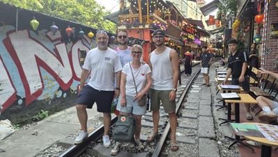 À la rue du train à Hanoi
