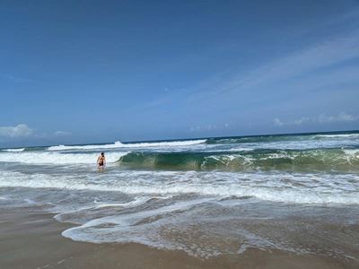Nous avons beaucoup aimé la plage, à quelques pas de l’hôtel