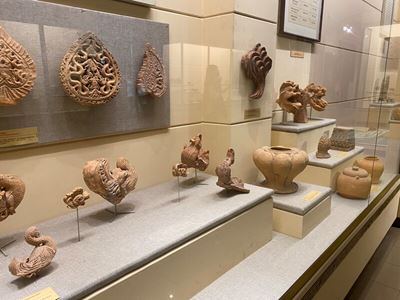 Les antiquités en céramique du XIe au XIVe siècle