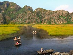Ballade en barque à la baie d'Halong terrestre Ninh Binh
