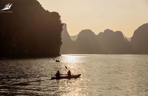 Baie d'Halong au coucher du soleil