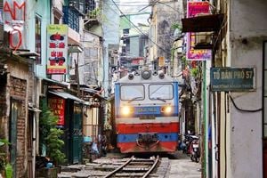 Rue du train à Hanoi