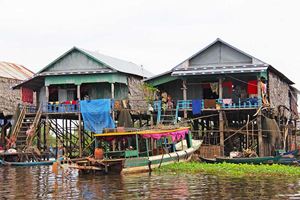 Un coin d'un village sur l'eau à Siem Reap 