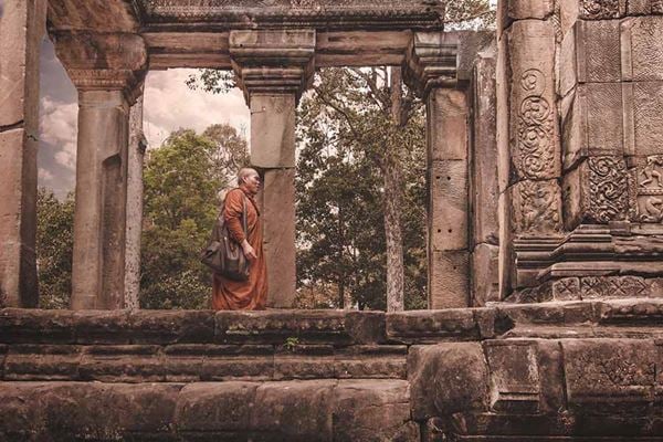 Un moine dans un temple à Siem Reap