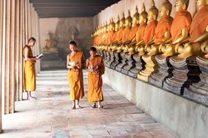 Les moines bouddhistes cambogiens