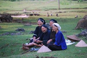 Les femmes de l'ethnie Tay à Cao Bang 