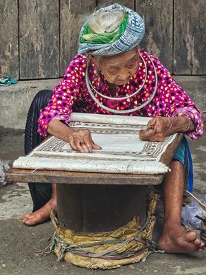 Une dame d'une ethnie minoritaire à Ha Giang 