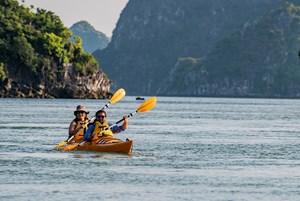Kayack dans la baie d'Halong