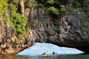 Kayak à la découverte de la baie d'Halong 