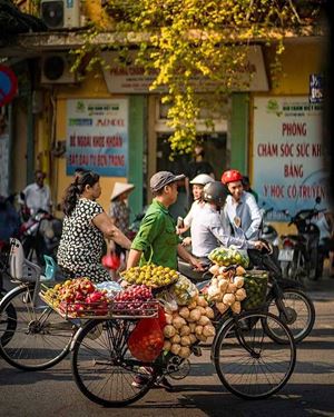 Vendeur ambulant aux vieux quartiers Hanoi