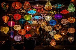 Les lanternes multicouleurs, symbole de Hoi An