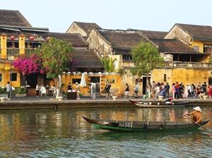 Le long du fleuve dans la vieille ville de Hoi An