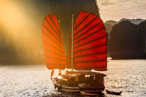 De la baie d’Halong aux temples d’Angkor en liberté en 19 jours