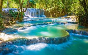 Chutes Kuang Si, un paradis naturel impressionnant aux eaux turquoise