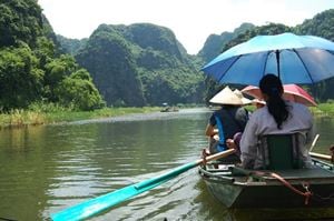 Balade en barque à la baie terrestre Ninh Binh