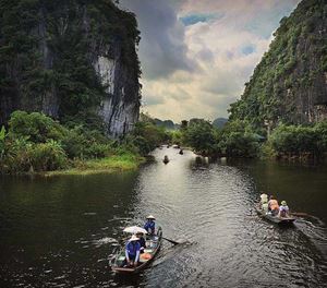 Ballade en barque à la baie d'Halong terrestre Ninh Binh 
