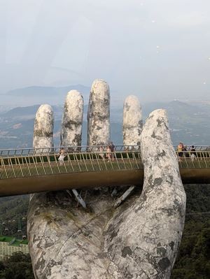 Pont d'or à Danang