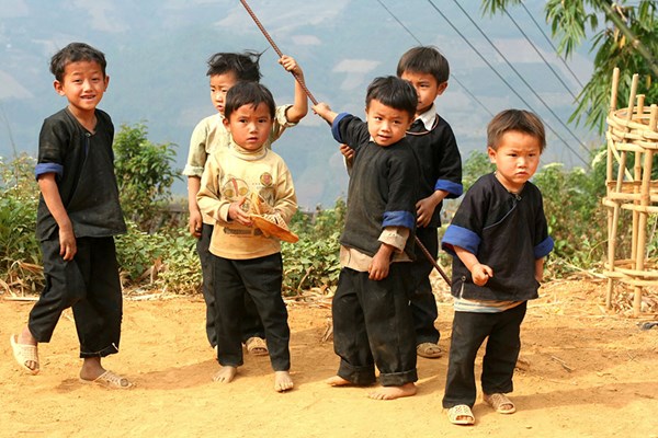 Les enfants d'un village près de Sapa