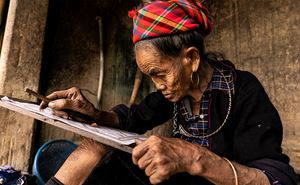Portrait d'une dame d'ethnie minoritaire, Nord Vietnam 