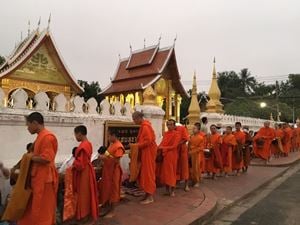 Cérémonie des moines à Luang Prabang