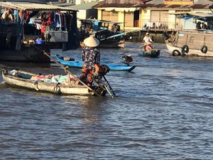 Une scène de vie quotidienne au fleuve Mékong