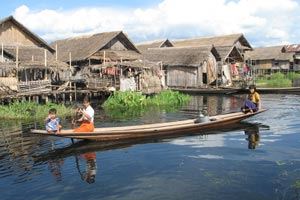 Villages flottants sur le lac Inle